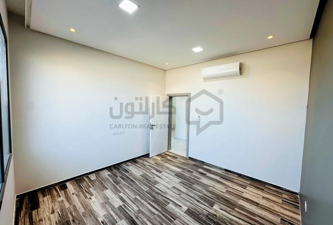 924378 - Property Image 2