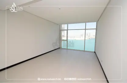 Empty Room image for: Apartment - 2 Bedrooms - 3 Bathrooms for sale in Reef Island - Capital Governorate, Image 1