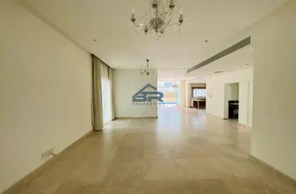 Compound - 4 Bedrooms - 3 Bathrooms for rent in Saar - Northern Governorate