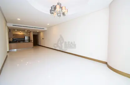 Empty Room image for: Apartment - 2 Bedrooms - 2 Bathrooms for rent in Seef - Capital Governorate, Image 1