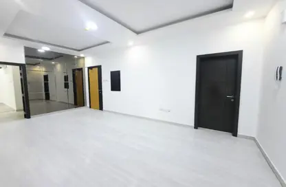 Apartment - 3 Bedrooms - 4 Bathrooms for rent in Hidd - Muharraq Governorate