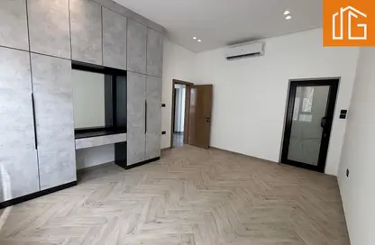 Apartment - 2 Bedrooms - 2 Bathrooms for rent in Salmaniya - Manama - Capital Governorate