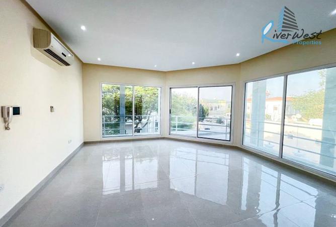 992738 - Property Image 2