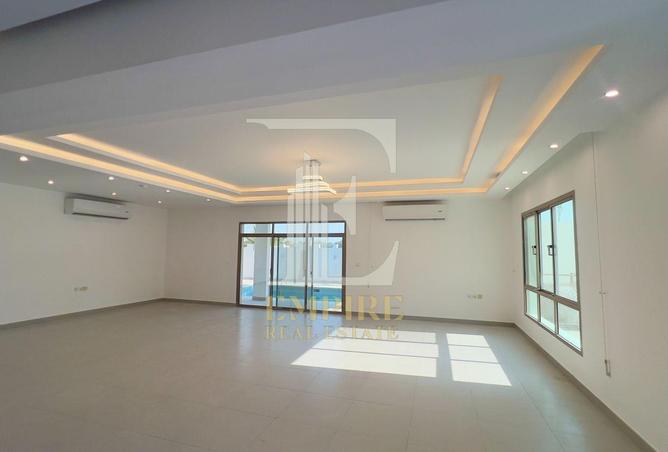 975185 - Property Image 2