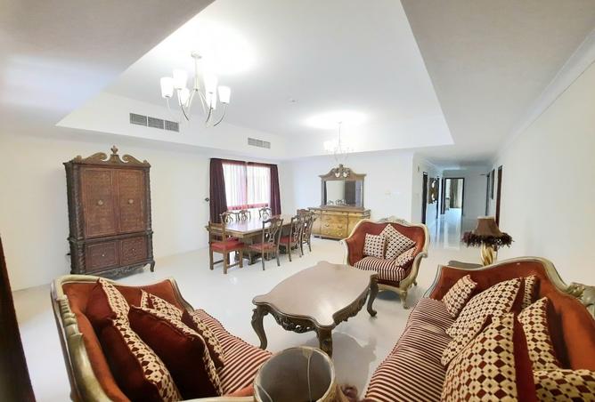 960369 - Property Image 2
