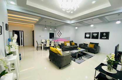 Apartment - 2 Bedrooms - 2 Bathrooms for rent in Al Juffair - Capital Governorate
