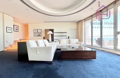 Duplex - 3 Bedrooms - 4 Bathrooms for rent in Seef - Capital Governorate