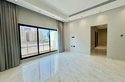 Apartment - 3 Bedrooms - 2 Bathrooms for rent in Sanabis - Manama - Capital Governorate