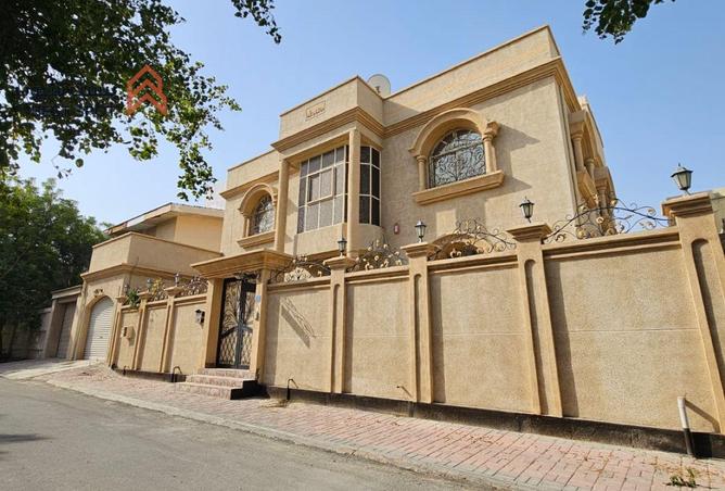 985652 - Property Main Image