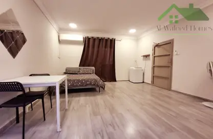 Apartment - Studio - 1 Bathroom for rent in Zinj - Manama - Capital Governorate