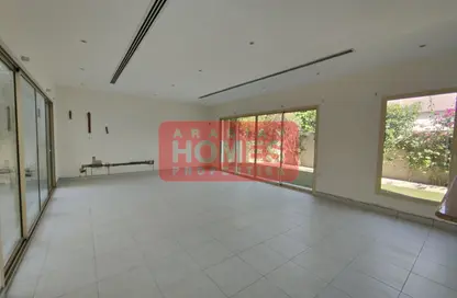 Compound - 4 Bedrooms - 5 Bathrooms for rent in Saar - Northern Governorate