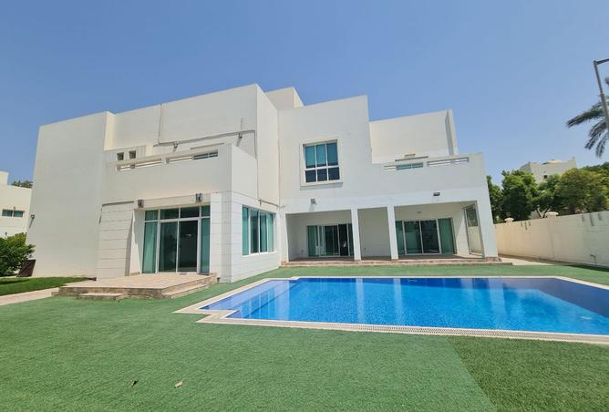 952042 - Property Image 2