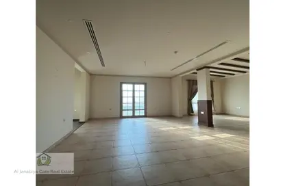 Empty Room image for: Apartment - 3 Bedrooms - 4 Bathrooms for rent in Janabiya - Northern Governorate, Image 1
