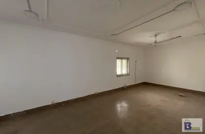 Empty Room image for: Apartment - 2 Bedrooms - 3 Bathrooms for rent in Isa Town - Central Governorate, Image 1