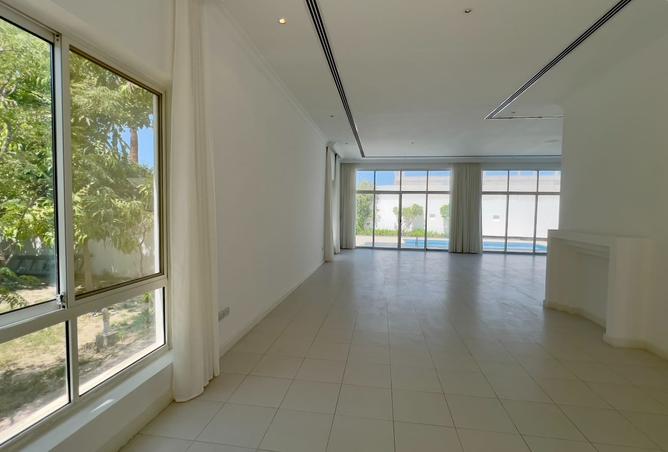 979565 - Property Image 2