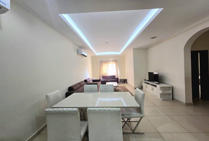 989011 - Property Image 2