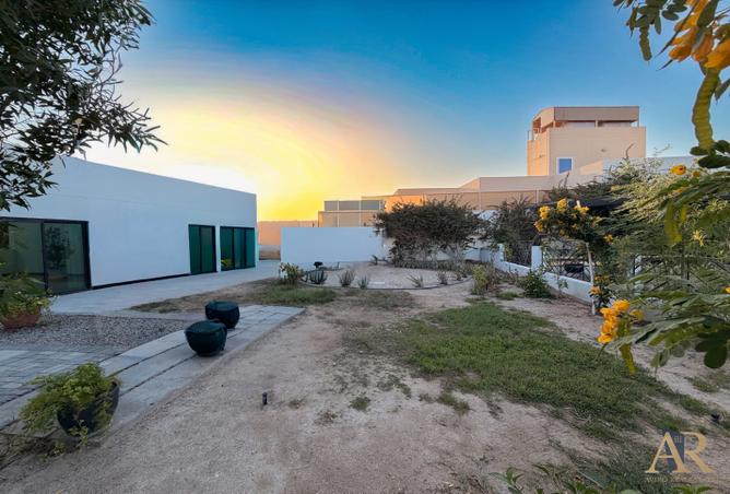 975371 - Property Image 2