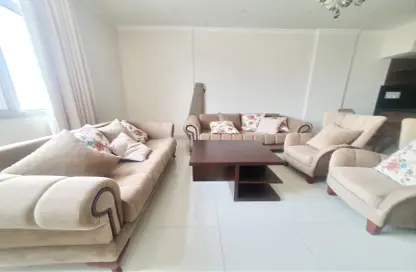 Apartment - 2 Bedrooms - 3 Bathrooms for rent in Busaiteen - Muharraq Governorate