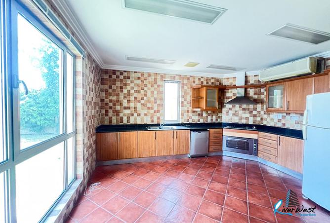 974915 - Property Image 3