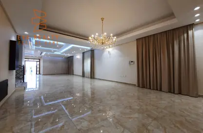 Villa - 5 Bedrooms - 6 Bathrooms for rent in Riffa - Southern Governorate