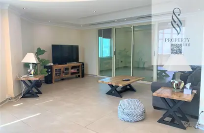 Penthouse - 4 Bedrooms - 5 Bathrooms for rent in Al Juffair - Capital Governorate