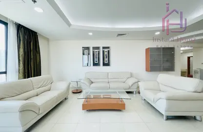 Apartment - 4 Bedrooms - 3 Bathrooms for rent in Al Juffair - Capital Governorate