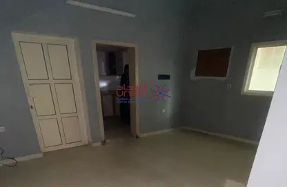 Empty Room image for: Apartment - 2 Bedrooms - 2 Bathrooms for rent in Al Daih - Northern Governorate, Image 1