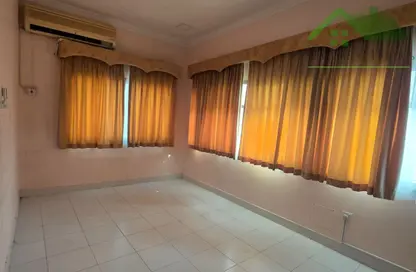 Apartment - 3 Bedrooms - 2 Bathrooms for rent in Arad - Muharraq Governorate Apartment - 3 Bedrooms - 2 Bathrooms for rent in Arad - Muharraq Governorate