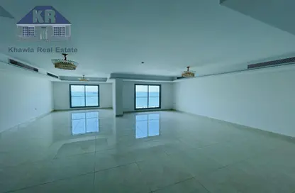 شقة - 3 غرف نوم - 5 حمامات للبيع في الحد - المحرق