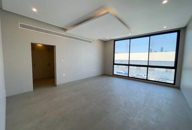 954433 - Property Image 2