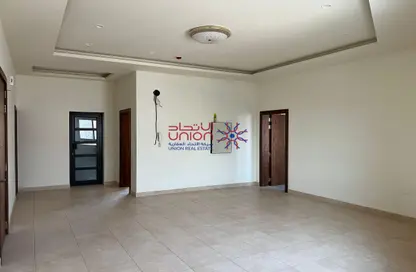 Empty Room image for: Apartment - 2 Bedrooms - 2 Bathrooms for rent in Jurdab - Central Governorate, Image 1