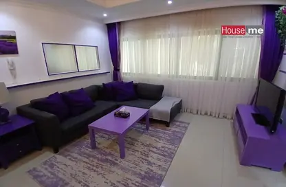 Living Room image for: Apartment - 2 Bedrooms - 2 Bathrooms for rent in Busaiteen - Muharraq Governorate, Image 1