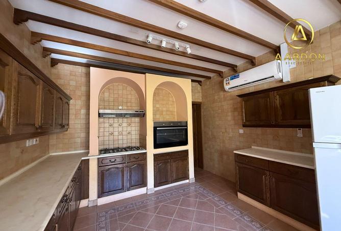 989484 - Property Image 3