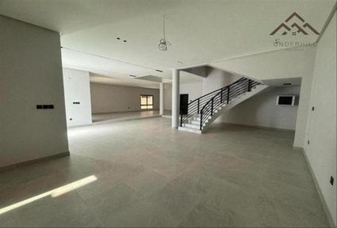 945912 - Property Image 2