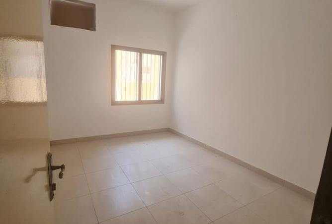 953389 - Property Image 2