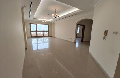 Apartment - 2 Bedrooms - 3 Bathrooms for rent in Manama Souq - Manama - Capital Governorate
