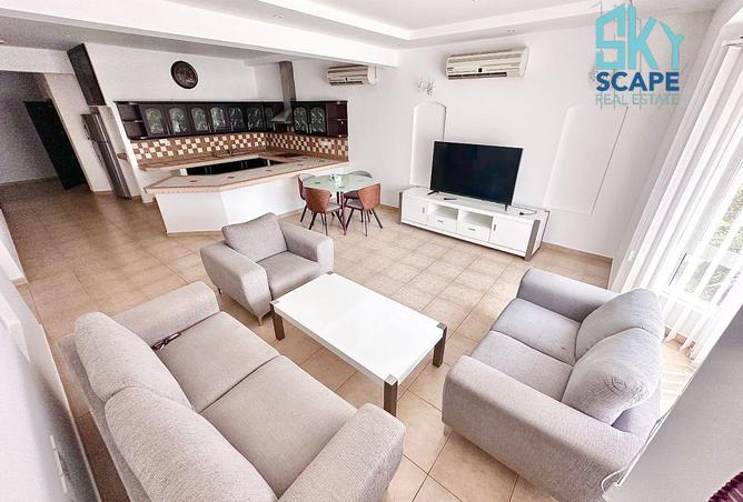 982374 - Property Image 2