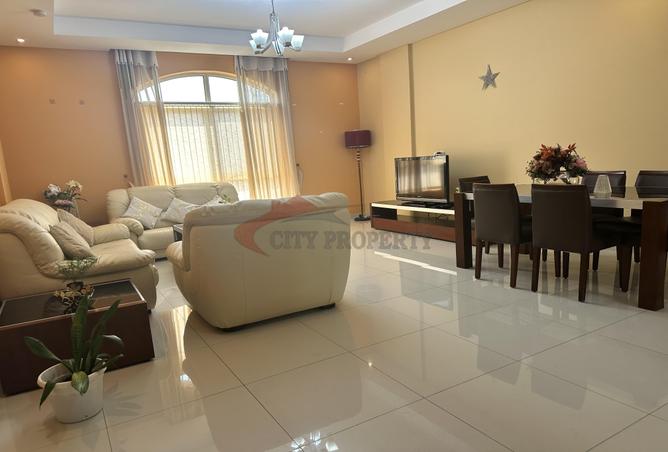915195 - Property Image 3