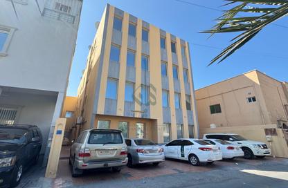 عمارة بالكامل - 8 غرف نوم - 8 حمامات للبيع في عراد - المحرق