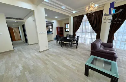 Apartment - 4 Bedrooms - 5 Bathrooms for rent in Al Juffair - Capital Governorate