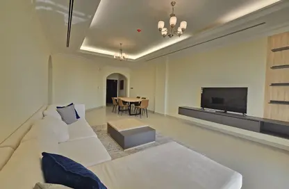 Apartment - 2 Bedrooms - 3 Bathrooms for rent in Sanabis - Manama - Capital Governorate