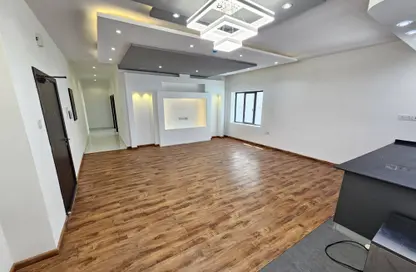 Apartment - 3 Bedrooms - 3 Bathrooms for rent in Tubli - Central Governorate