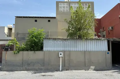 Townhouse - 5 Bedrooms - 4 Bathrooms for sale in Isa Town - Central Governorate