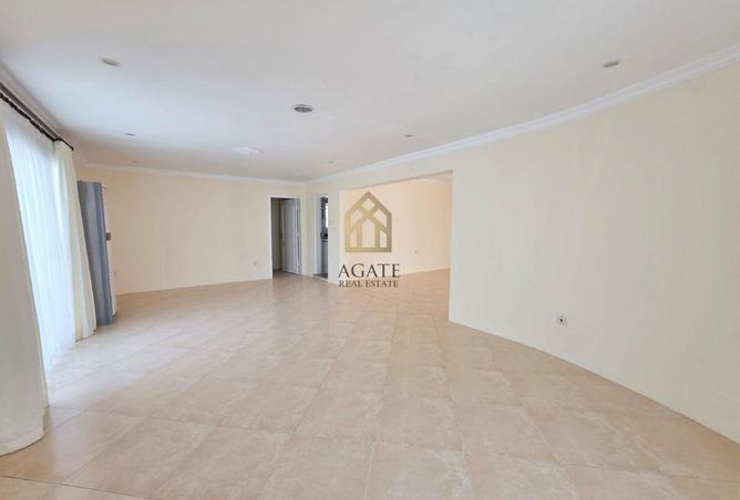 984237 - Property Image 3