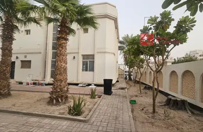 فيلا - 4 غرف نوم - 5 حمامات للايجار في العدلية - المنامة - محافظة العاصمة