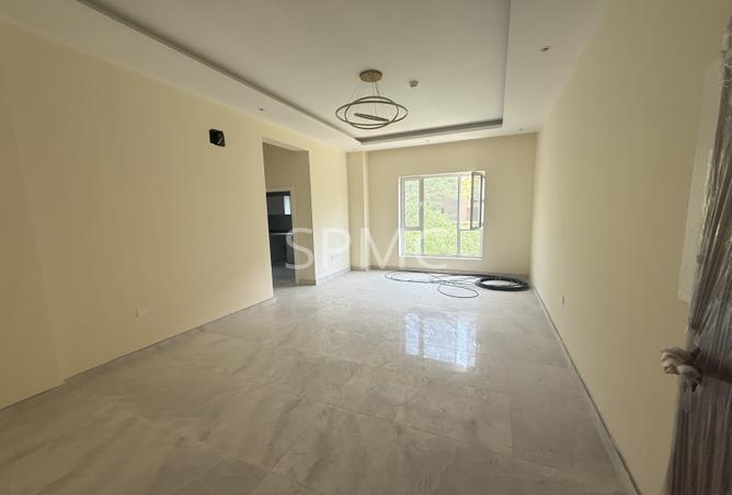 985347 - Property Image 2