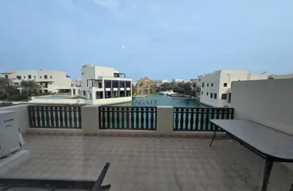 فيلا - 3 غرف نوم - 5 حمامات للايجار في مدينة المرسى - أمواج - المحرق