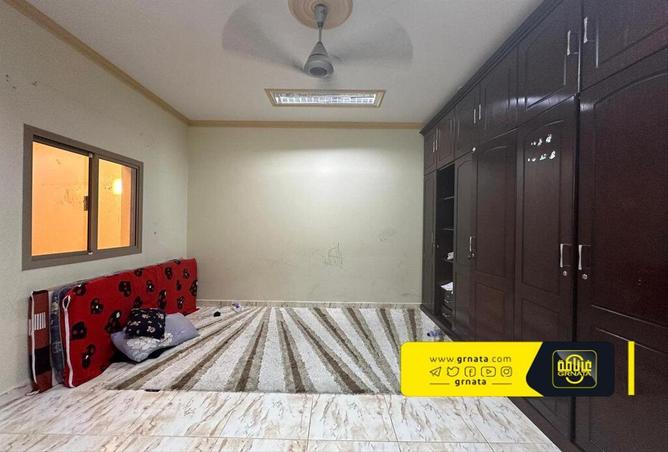 831367 - Property Image 2