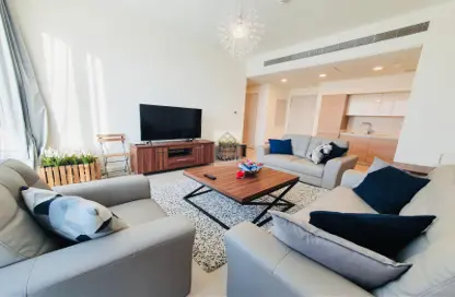 Living Room image for: Apartment - 1 Bedroom - 1 Bathroom for rent in Marassi Shores Residences - Diyar Al Muharraq - Muharraq Governorate, Image 1