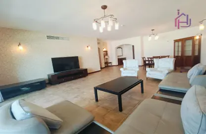Living / Dining Room image for: Apartment - 3 Bedrooms - 3 Bathrooms for rent in Sanabis - Manama - Capital Governorate, Image 1